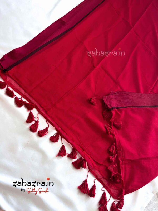 Red Mul Mul Cotton Saree -ML011 - Image 3