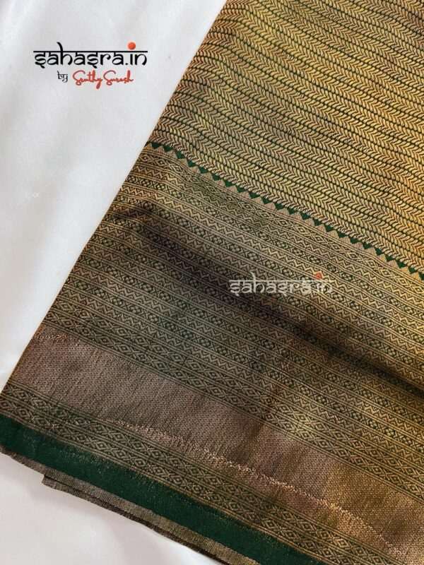 Dark Green Semi Soft Silk Saree (Kubera)-SMG12