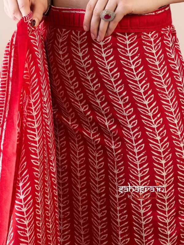 Red & White Ready to wear Saree-RW20 - Image 3