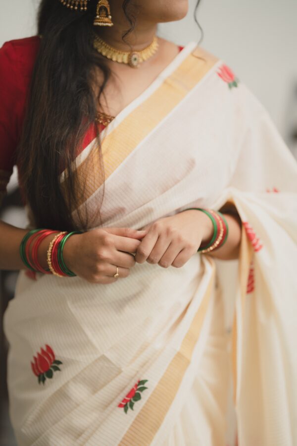 Kerala Kasavu Saree with lotus print -(lotus12) - Image 4