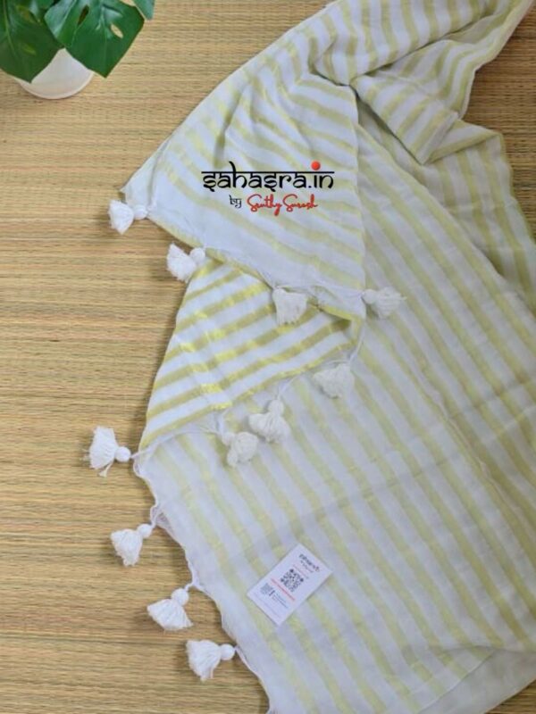 120 Count Mul Cotton Saree 'Golden lines - (Mul05) - Image 4